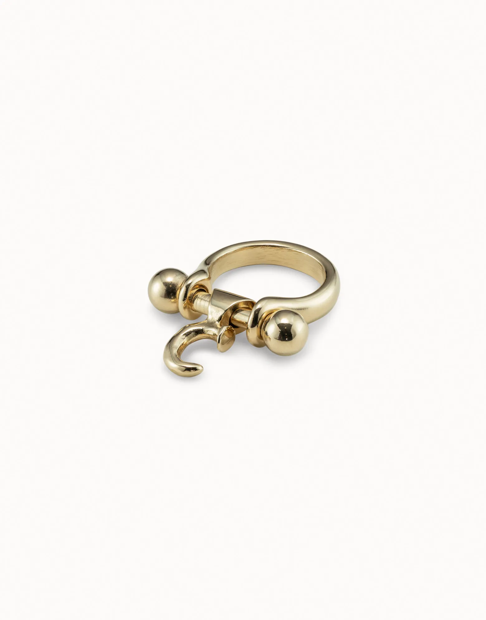 Anillo bañado en oro ancho con relieve para mujer