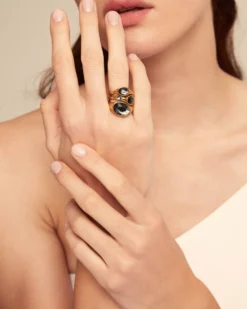 Anillo bañado en oro de 18K con cristales grises