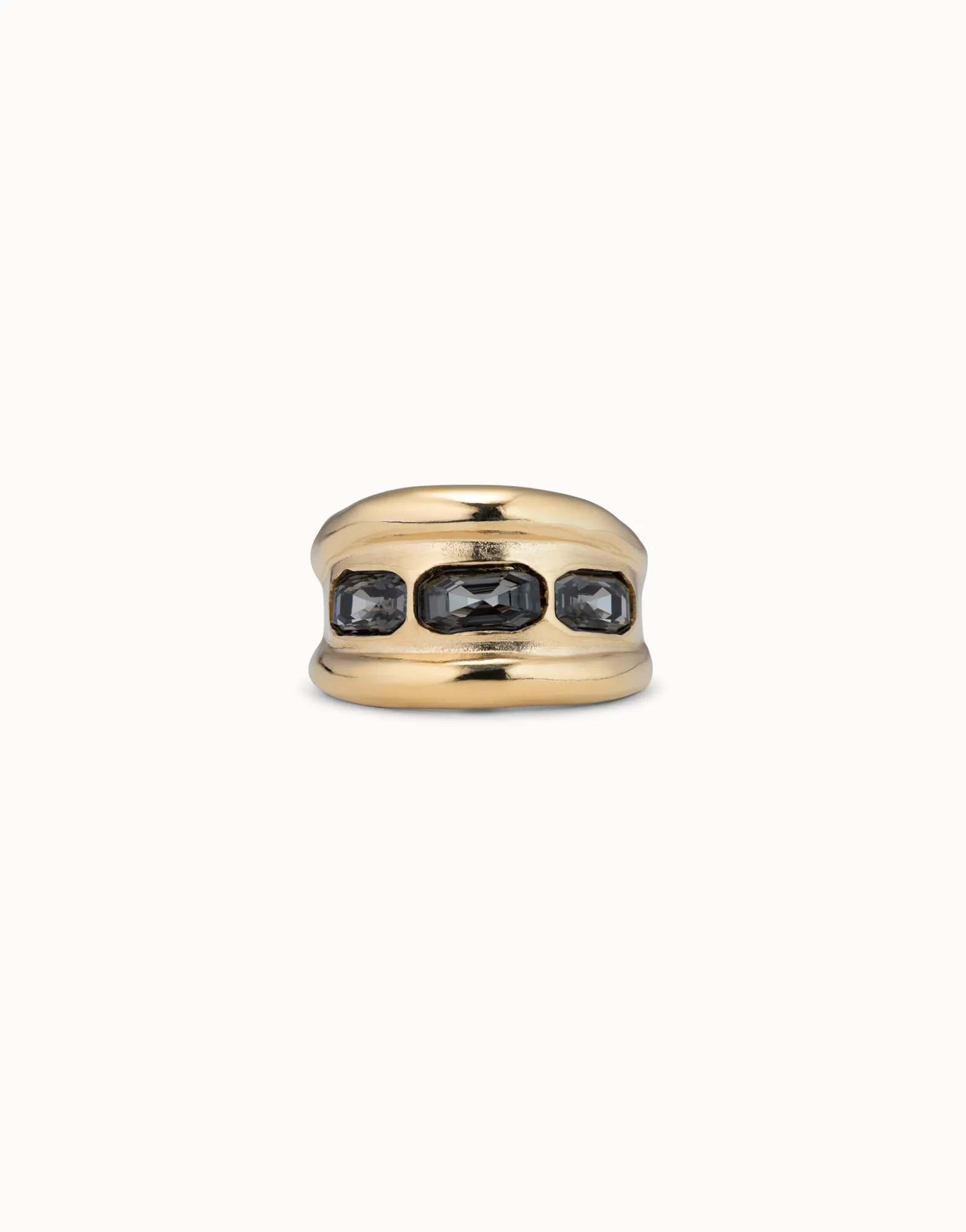 Anillo bañado en oro de 18k y 3 cristales grises