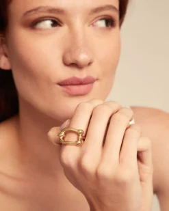 Anillo bañado en oro doble aro orgánico para mujer