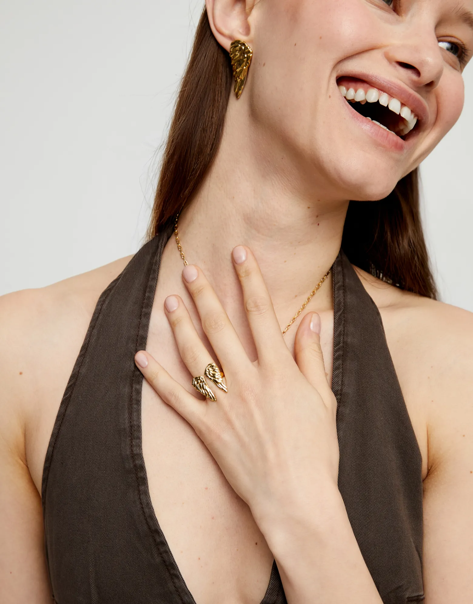 Anillo bañado en oro 18k con forma de alas