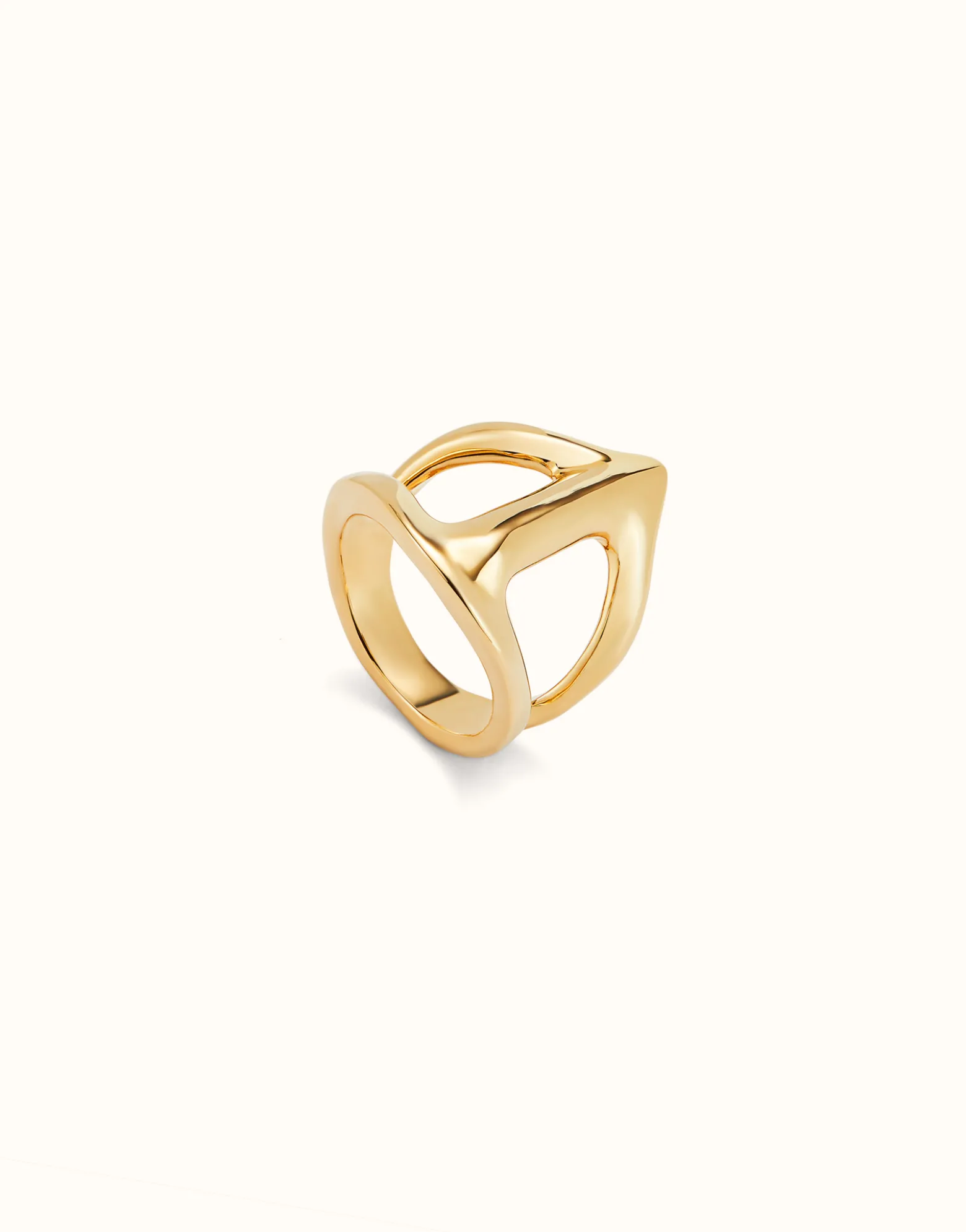 Anillo bañado en oro 18K con forma de mantarraya
