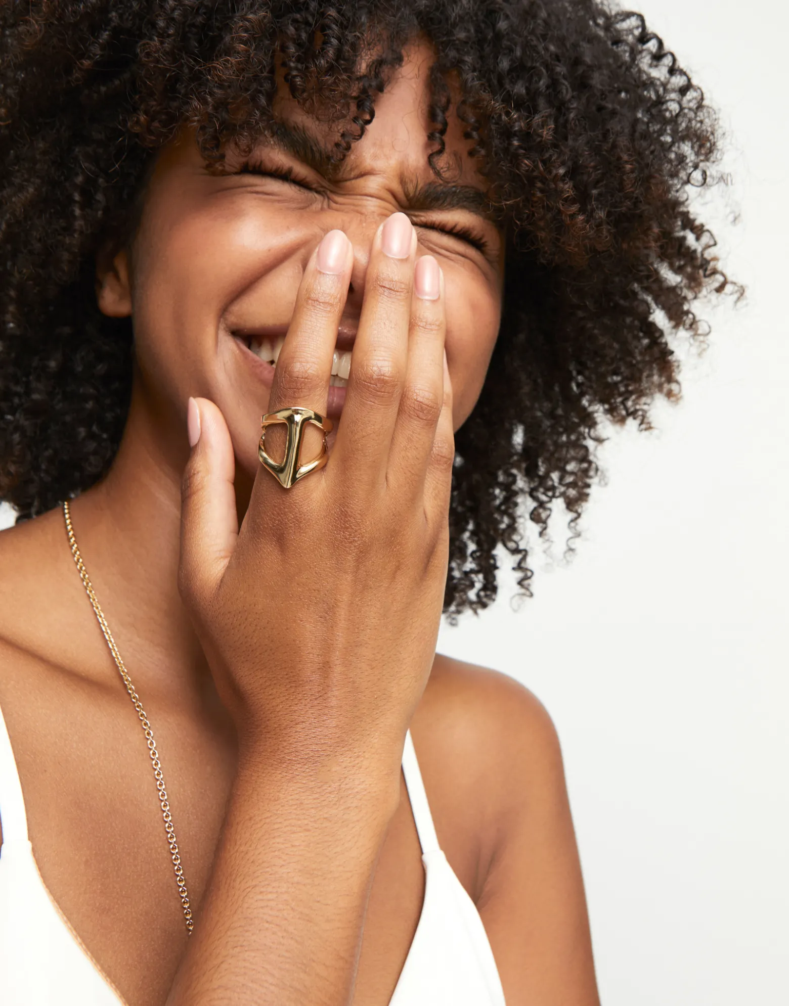 Anillo bañado en oro 18K con forma de mantarraya