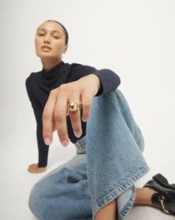 Anillo bañado en oro 18k con forma de esfera