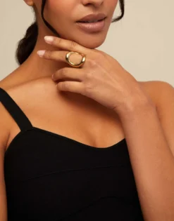 Anillo bañado en oro 18k con óvalo central grande