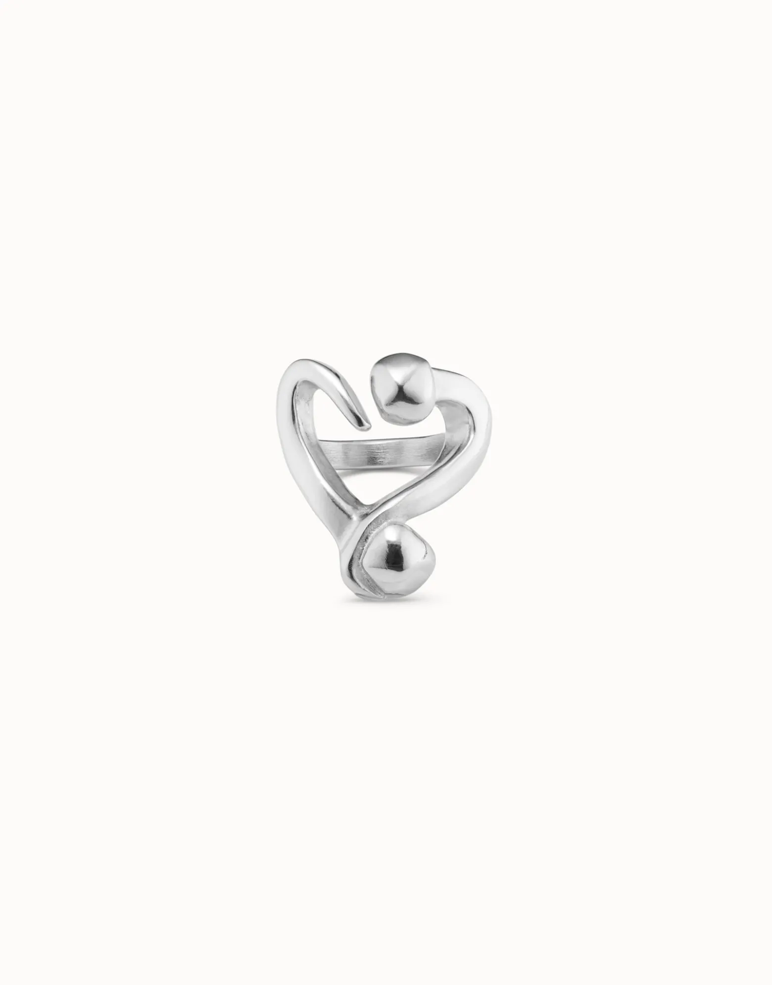 Anillo bañado en plata abierto diseño corazón clavado