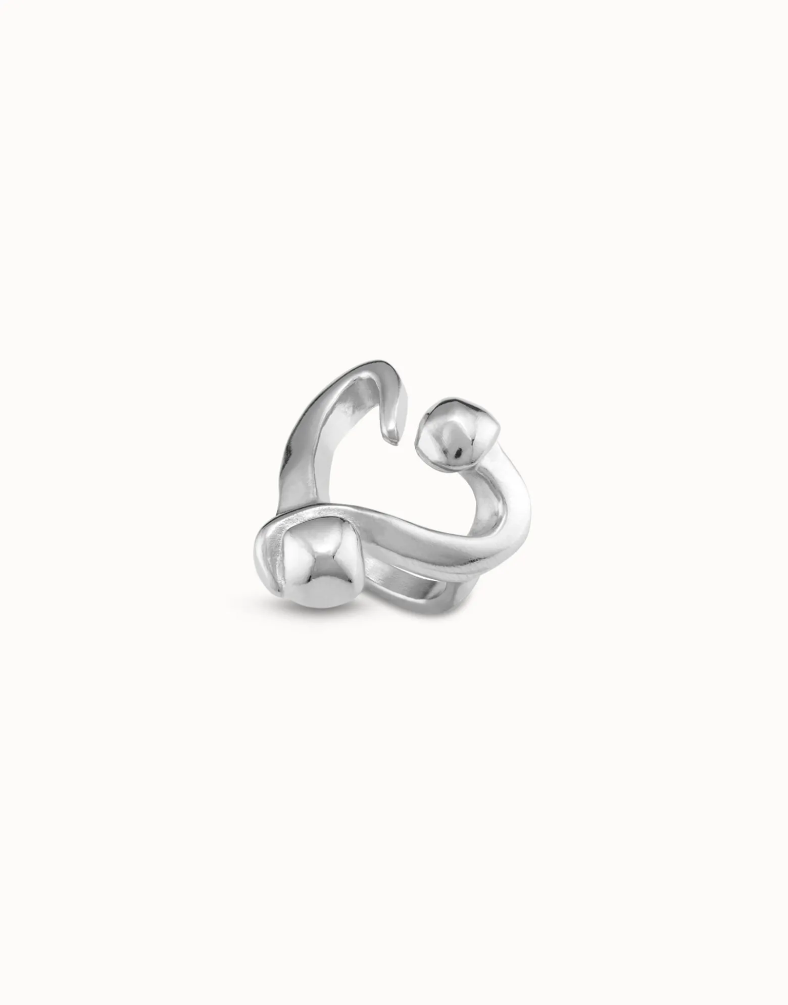 Anillo bañado en plata abierto diseño corazón clavado