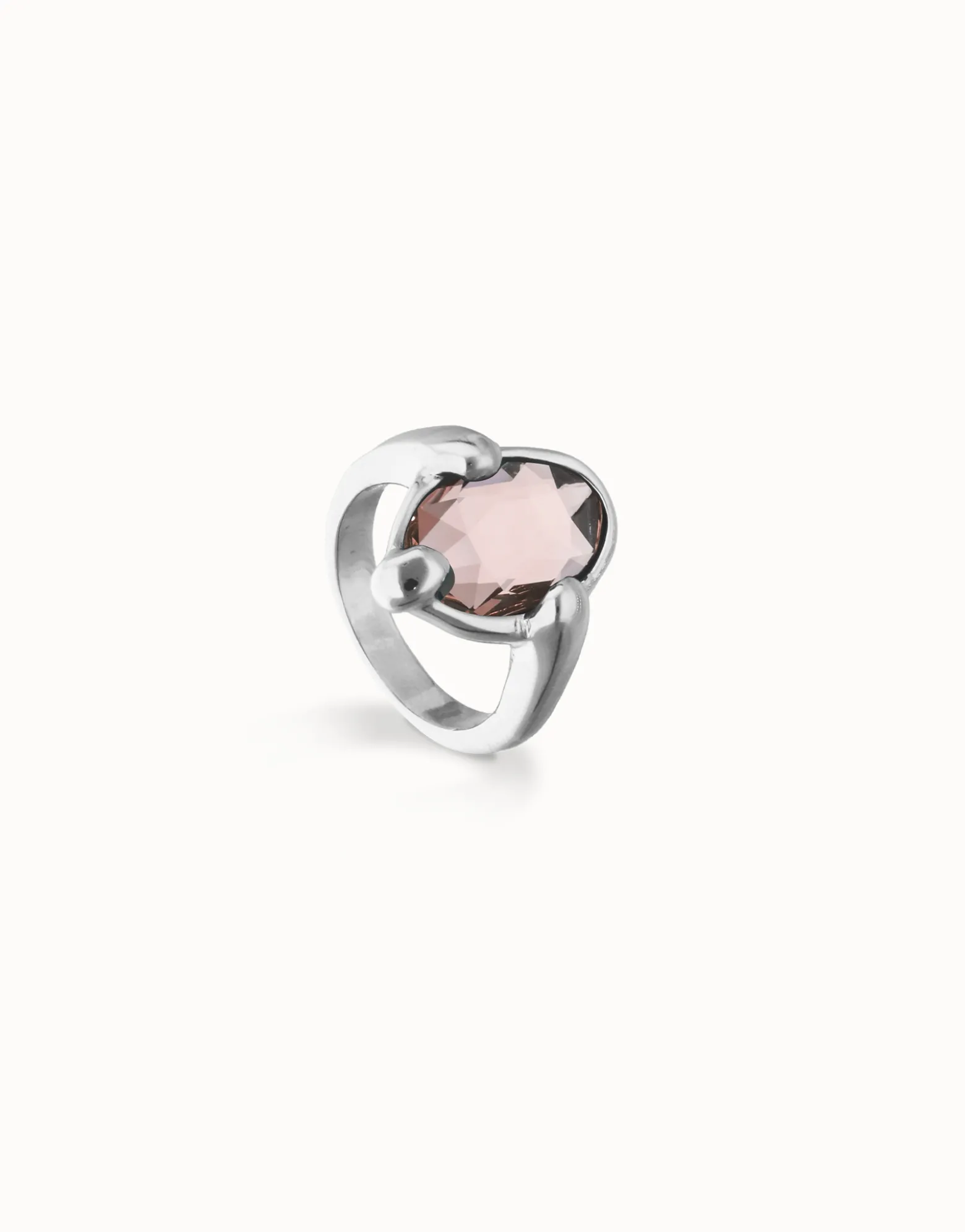 Anillo bañado en plata con cristal facetado ovalado rosa
