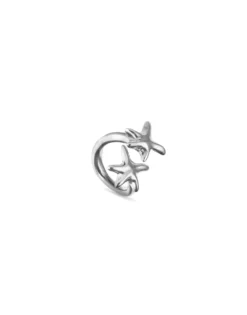 Anillo bañado en plata con estrellas de mar entrelazadas