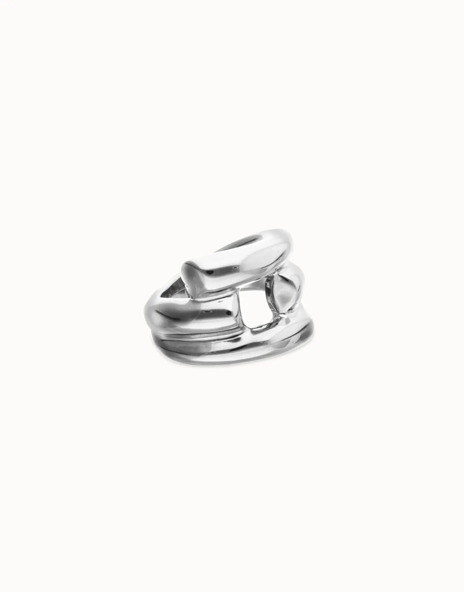 Anillo bañado en plata con 4 formas orgánicas entrelazadas