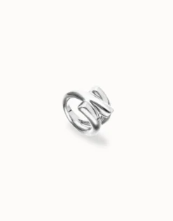 Anillo bañado en plata con tres formas orgánicas entrelazadas