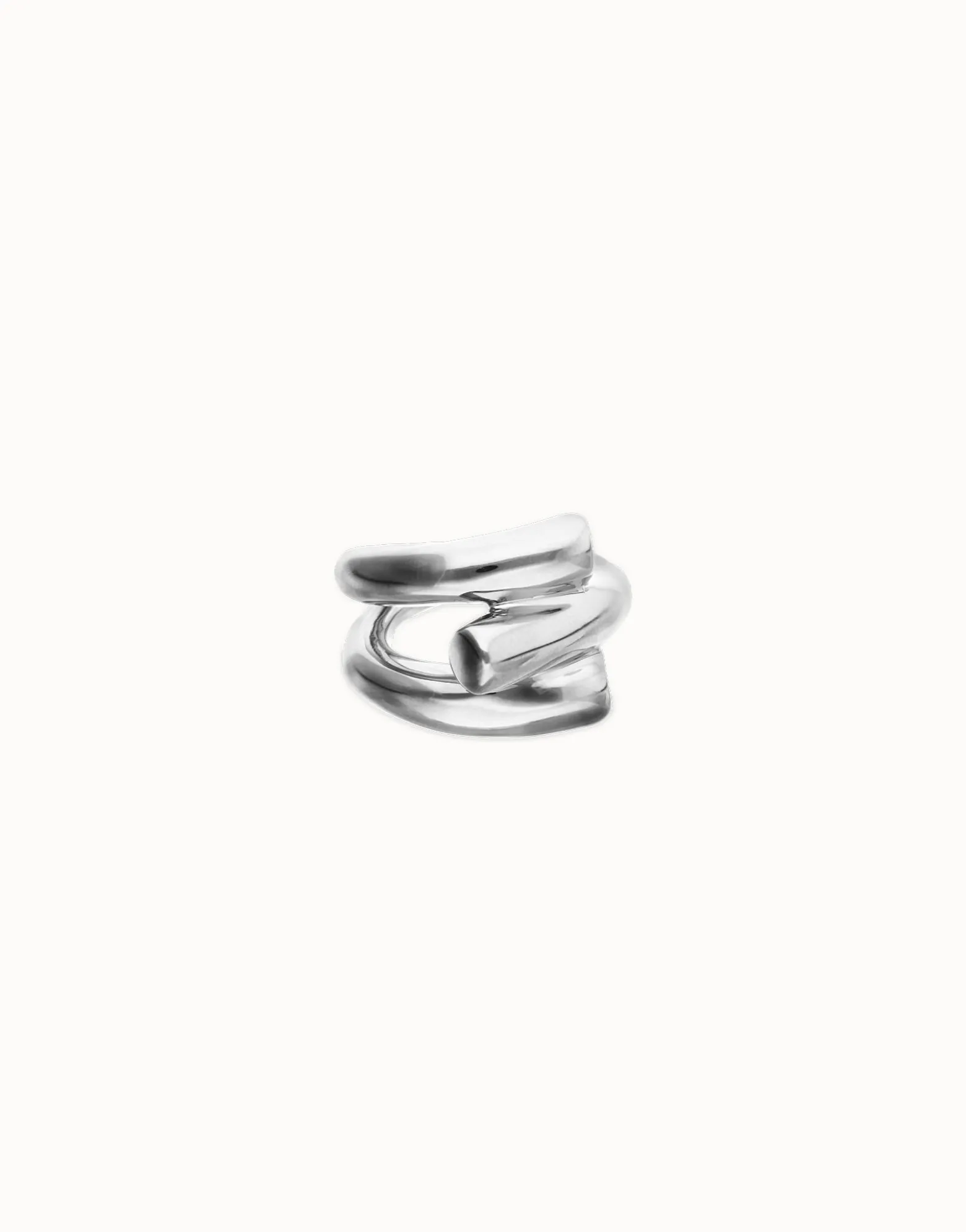 Anillo bañado en plata con tres formas orgánicas entrelazadas