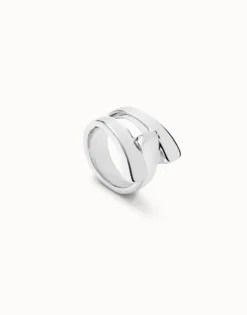 Anillo bañado en plata de ley con líneas curvas