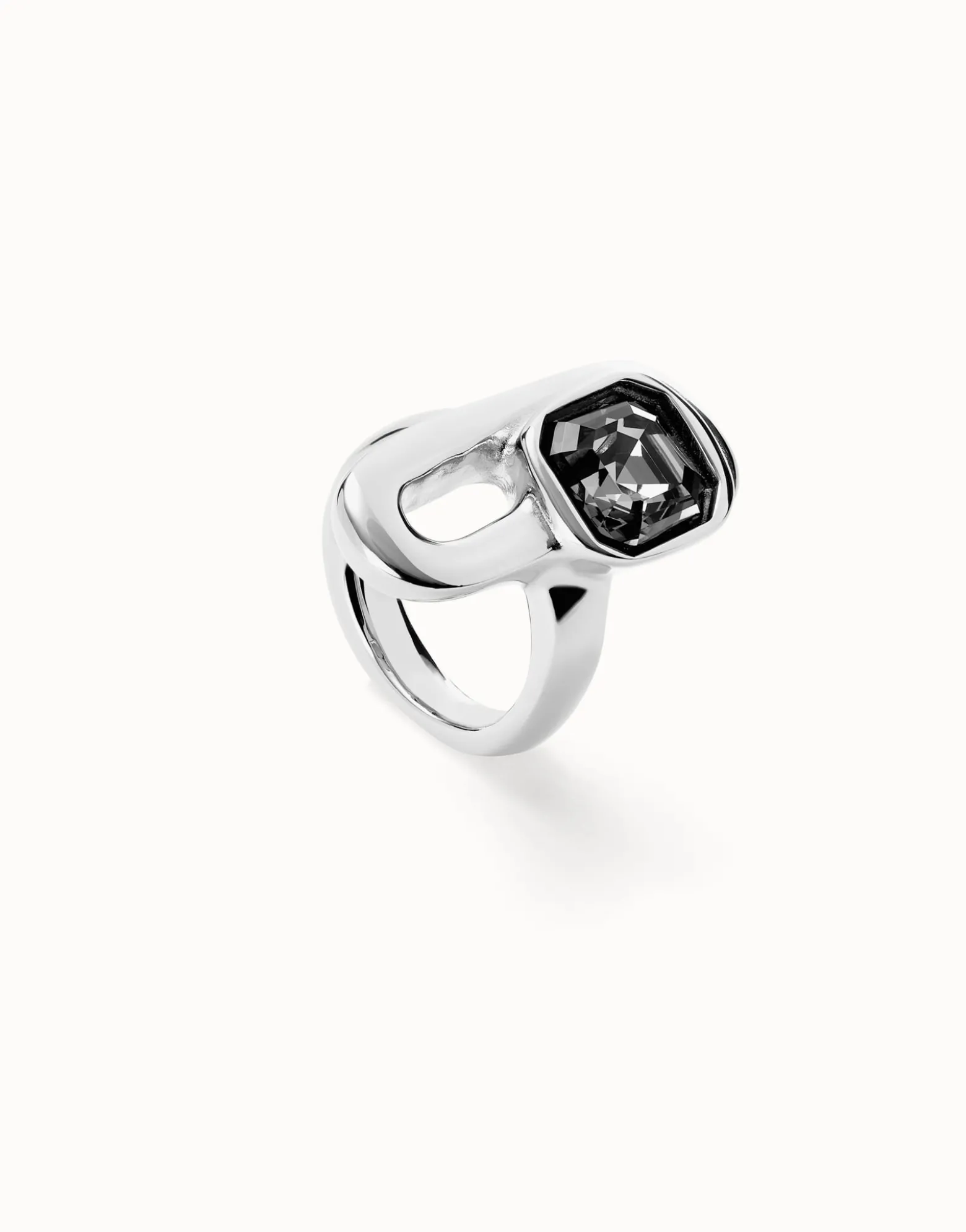 Anillo bañado en plata de ley con cristal negro