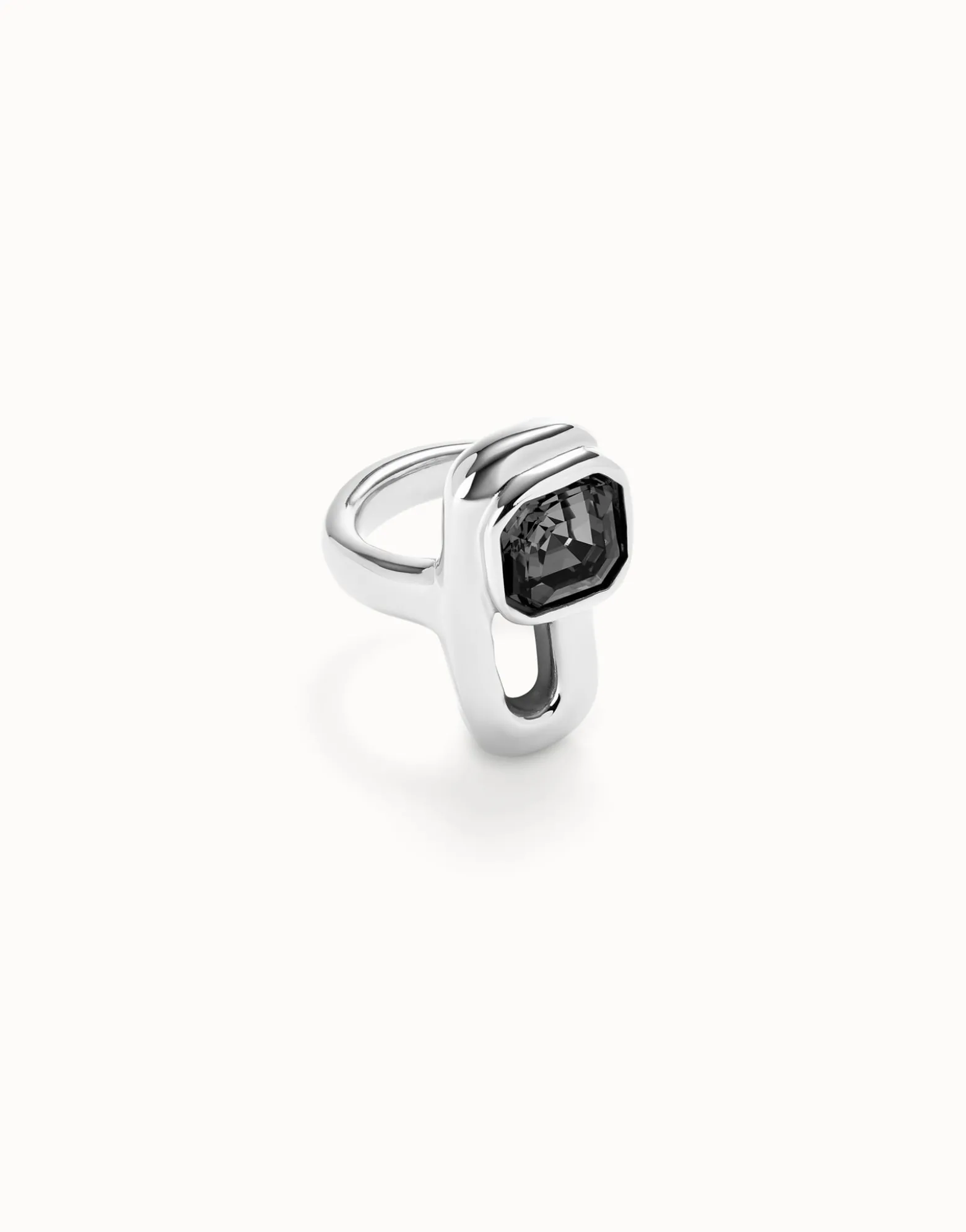 Anillo bañado en plata de ley con cristal negro