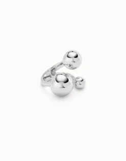 Anillo bañado en plata de ley con tres bolas de diferentes tamaños