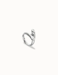Anillo bañado en plata de ley con dos formas orgánicas entrelazadas