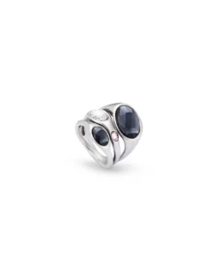Anillo bañado en plata de ley con cristales de distinto tamaño