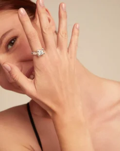 Anillo bañado en plata de ley con circonita blanca mujer