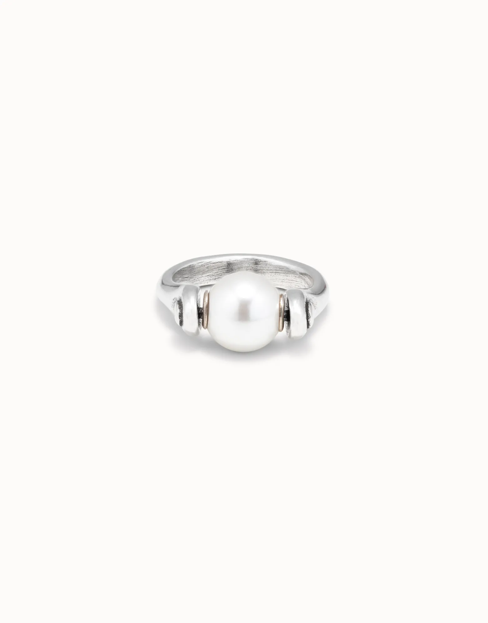 Anillo bañado en plata de ley con perla
