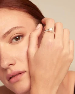 Anillo bañado en plata de ley con circonita blanca mujer