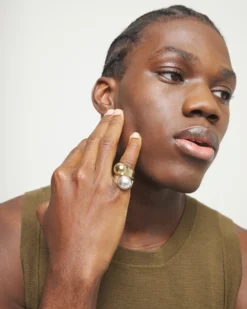 Anillo bañado en plata de ley con forma de esfera