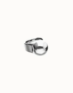 Anillo bañado en plata de ley con forma de esfera