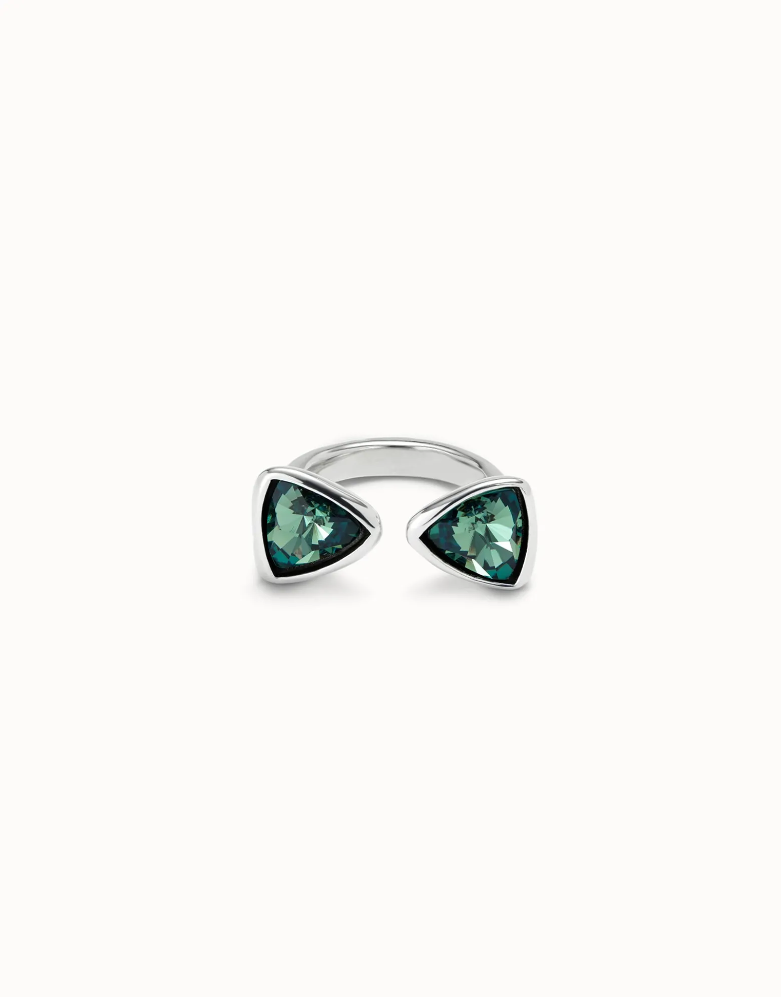 Anillo bañado en plata de ley con dos cristales verdes triangular