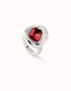 Anillo bañado en plata de ley con cristal rojo