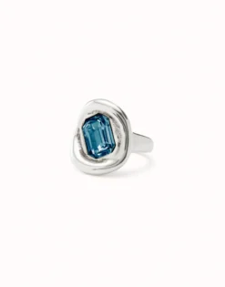 Anillo bañado en plata de ley con cristal azul