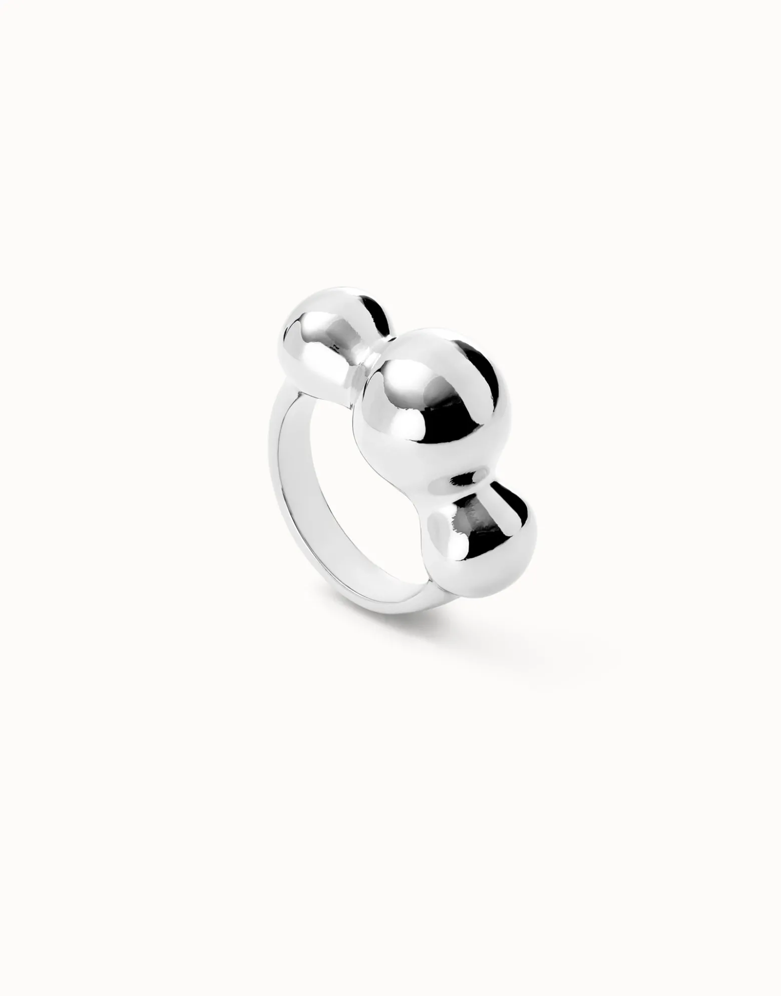 Anillo bañado en plata de ley y tres bolas centrales