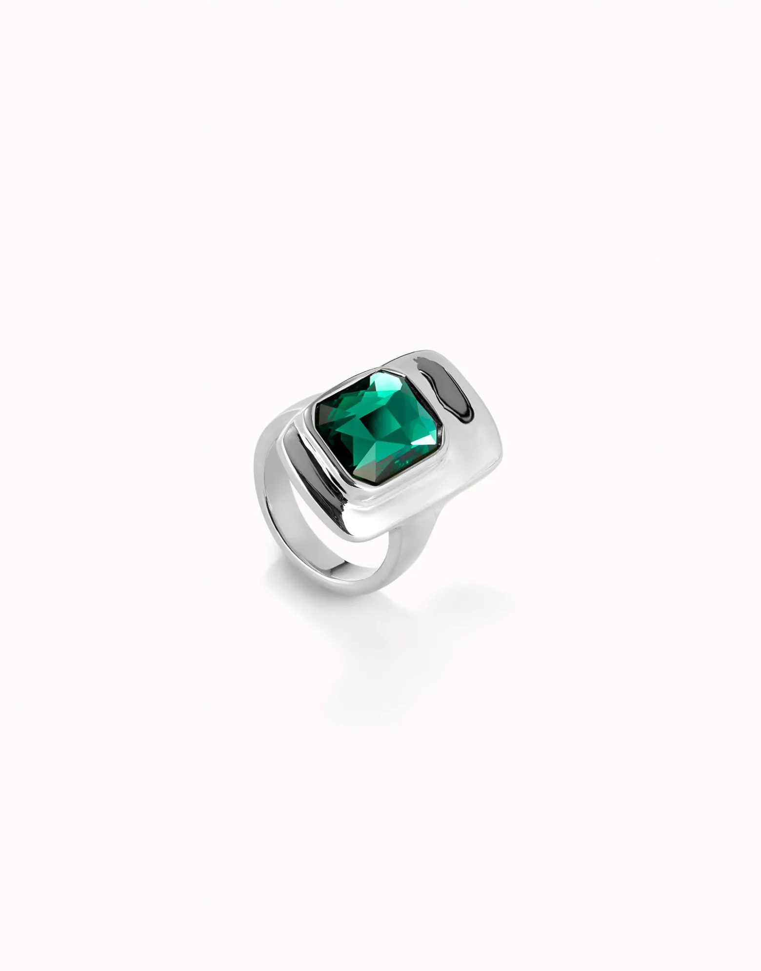 Anillo bañado plata de ley con cristal verde