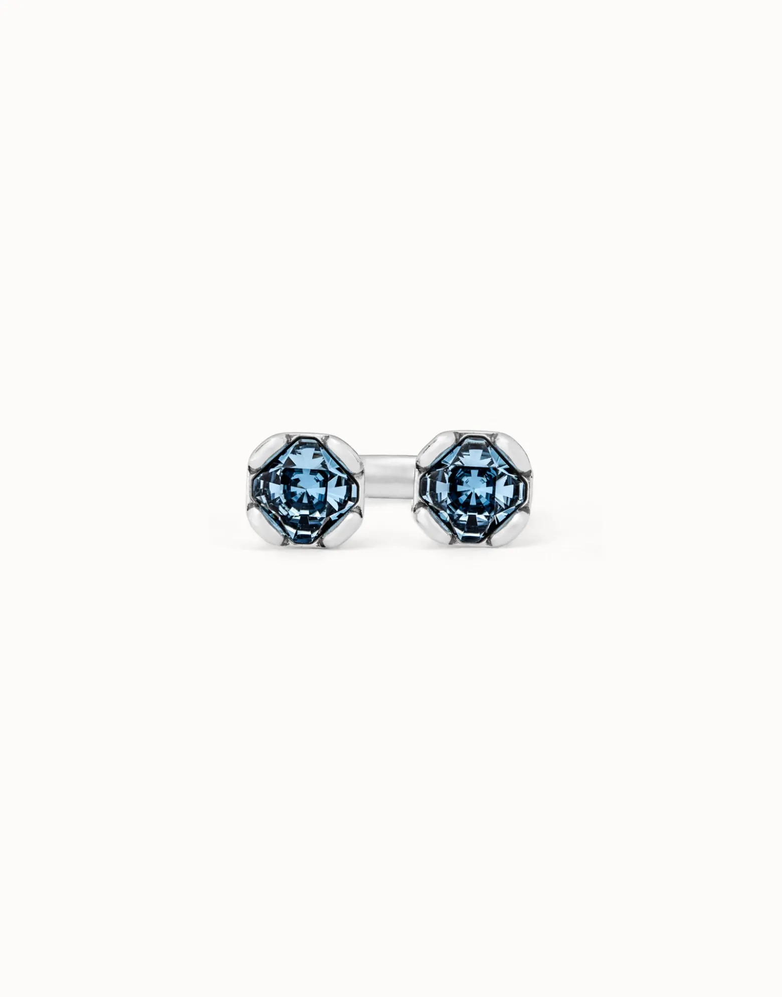 Anillo bañados en plata de ley con dos cristales azules enfrentados