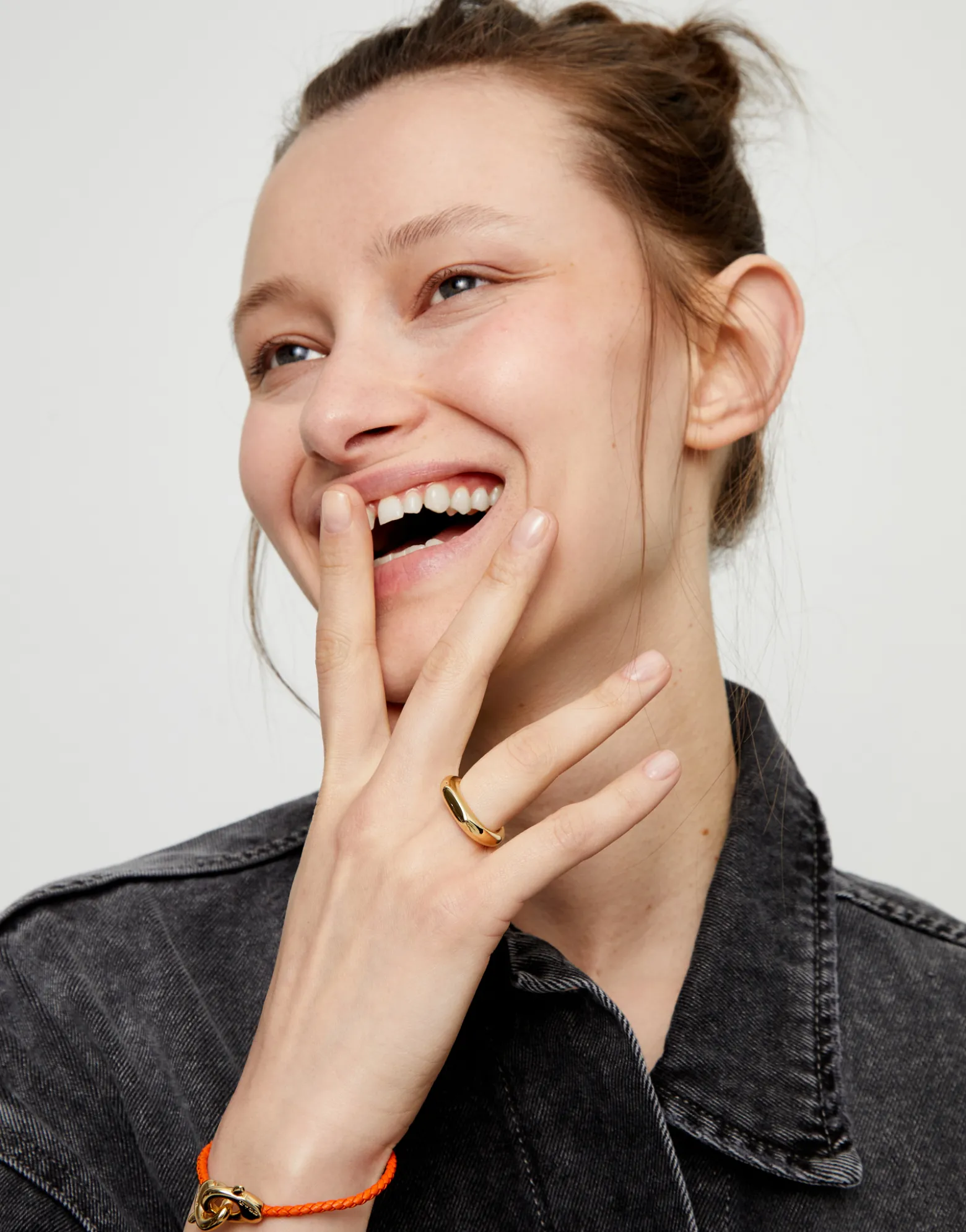 Anillo geométrico bañado en oro