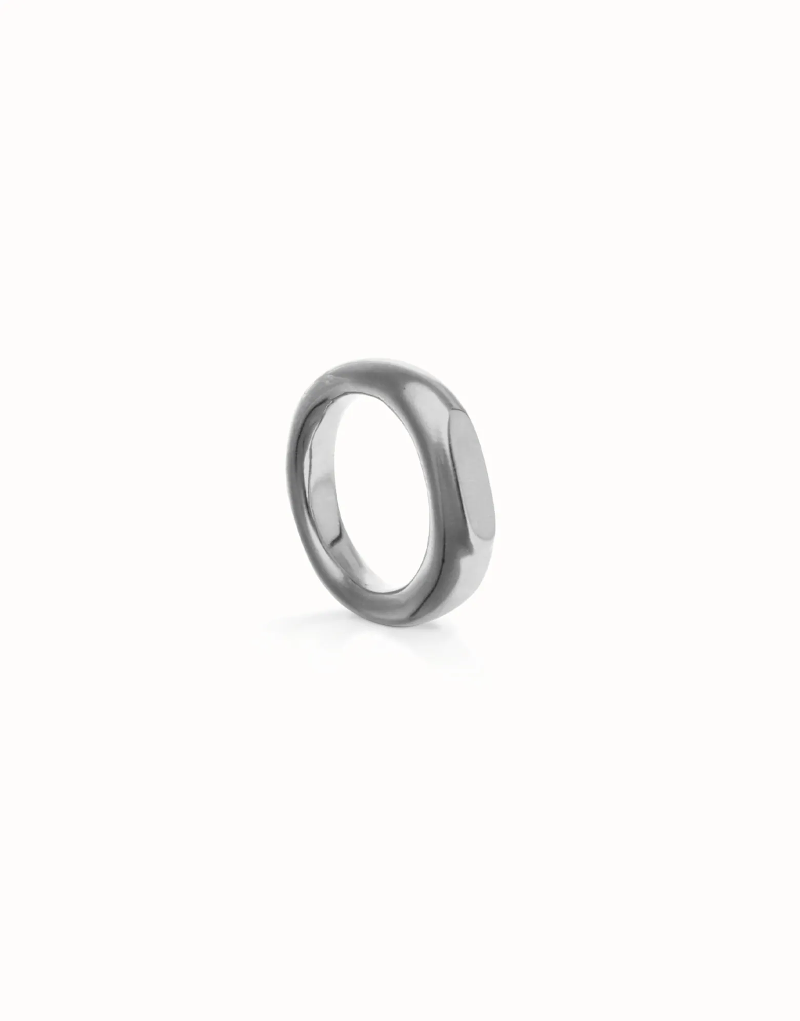 Anillo geométrico bañado en plata de ley