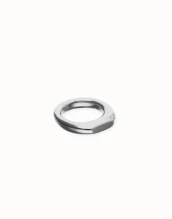 Anillo geométrico bañado en plata de ley