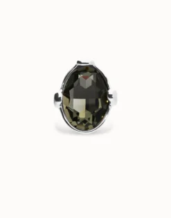 Anillo grande bañado en plata con cristal facetado ovalado gris