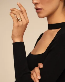 Anillo irregular bañado en oro de 18k