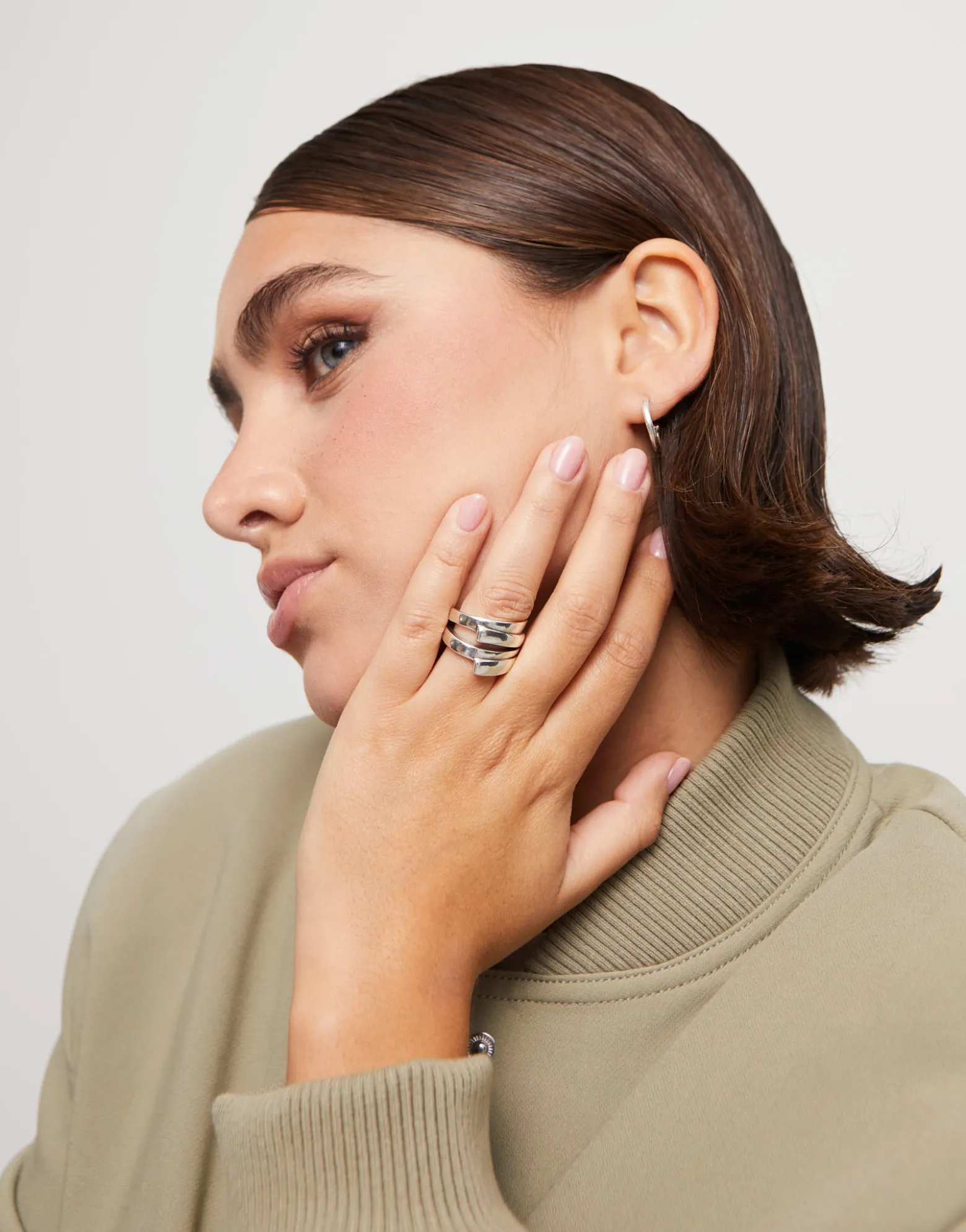 Anillo irregular bañado en plata de ley