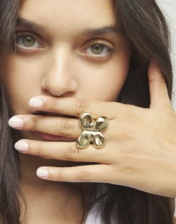 Anillo maxi bañado en oro 18k con forma de mariposa
