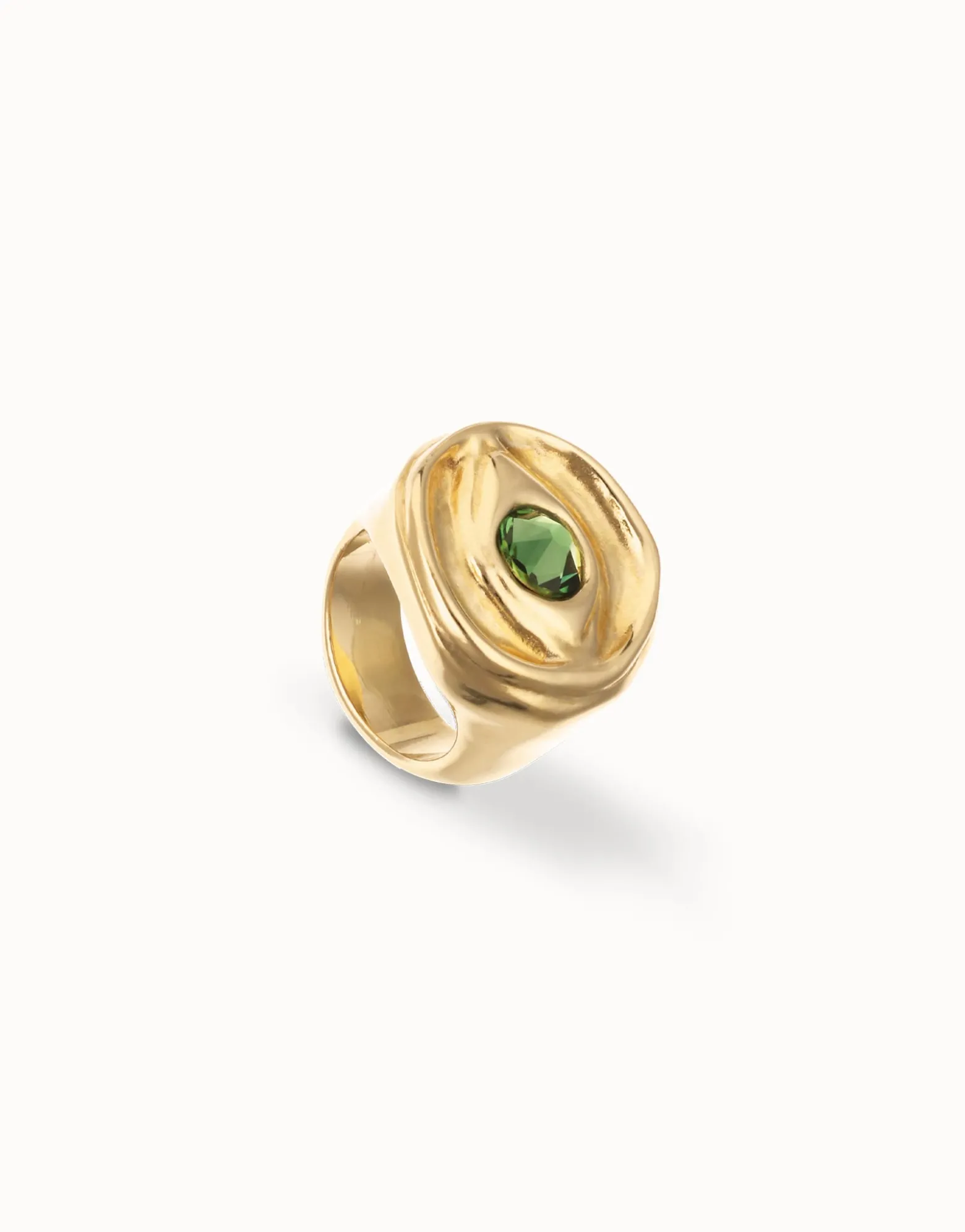 Anillo tipo sello bañado en oro 18k y forma de ojo con cristal facetado verde