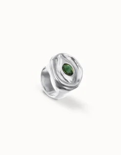 Anillo tipo sello en plata de ley y forma de ojo con cristal facetado verde
