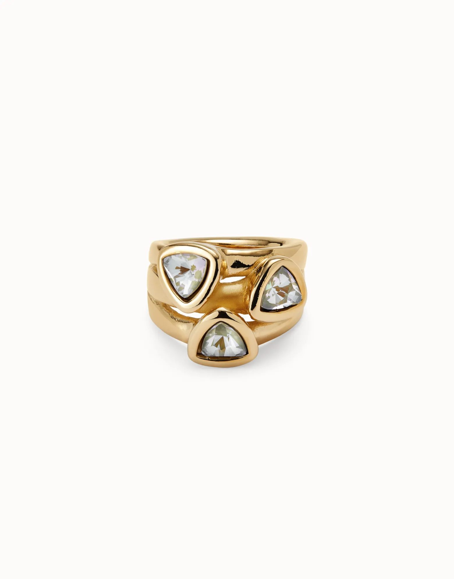 Anillo triangular bañado en oro 18k con cristales multicolor