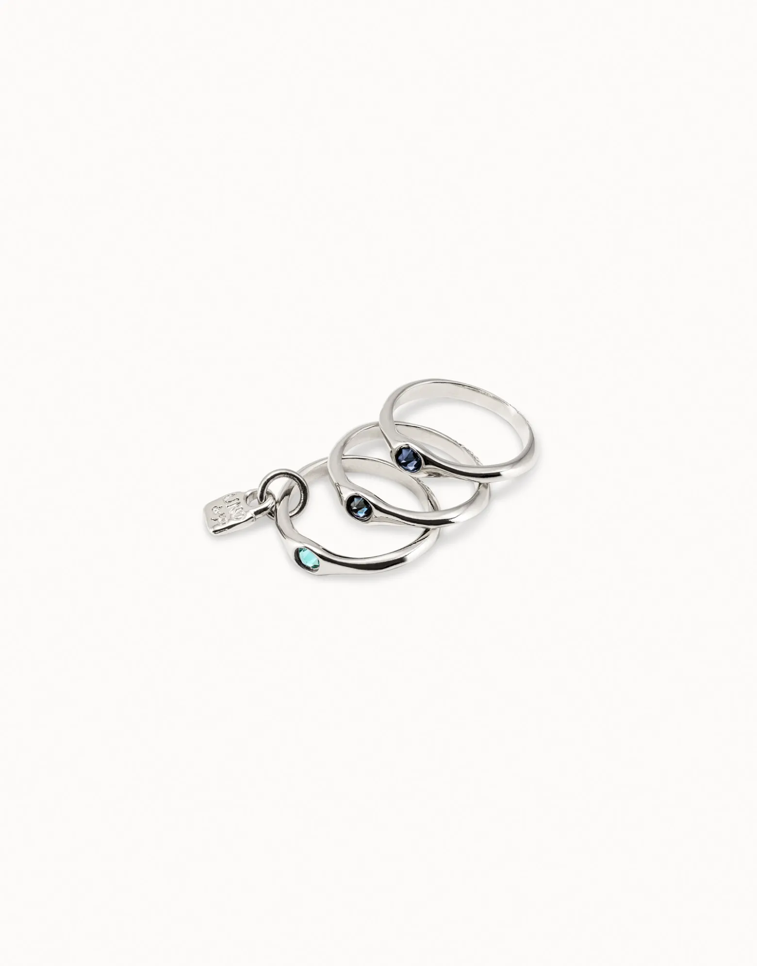 Anillo triple bañado en plata de ley con cristales azules.