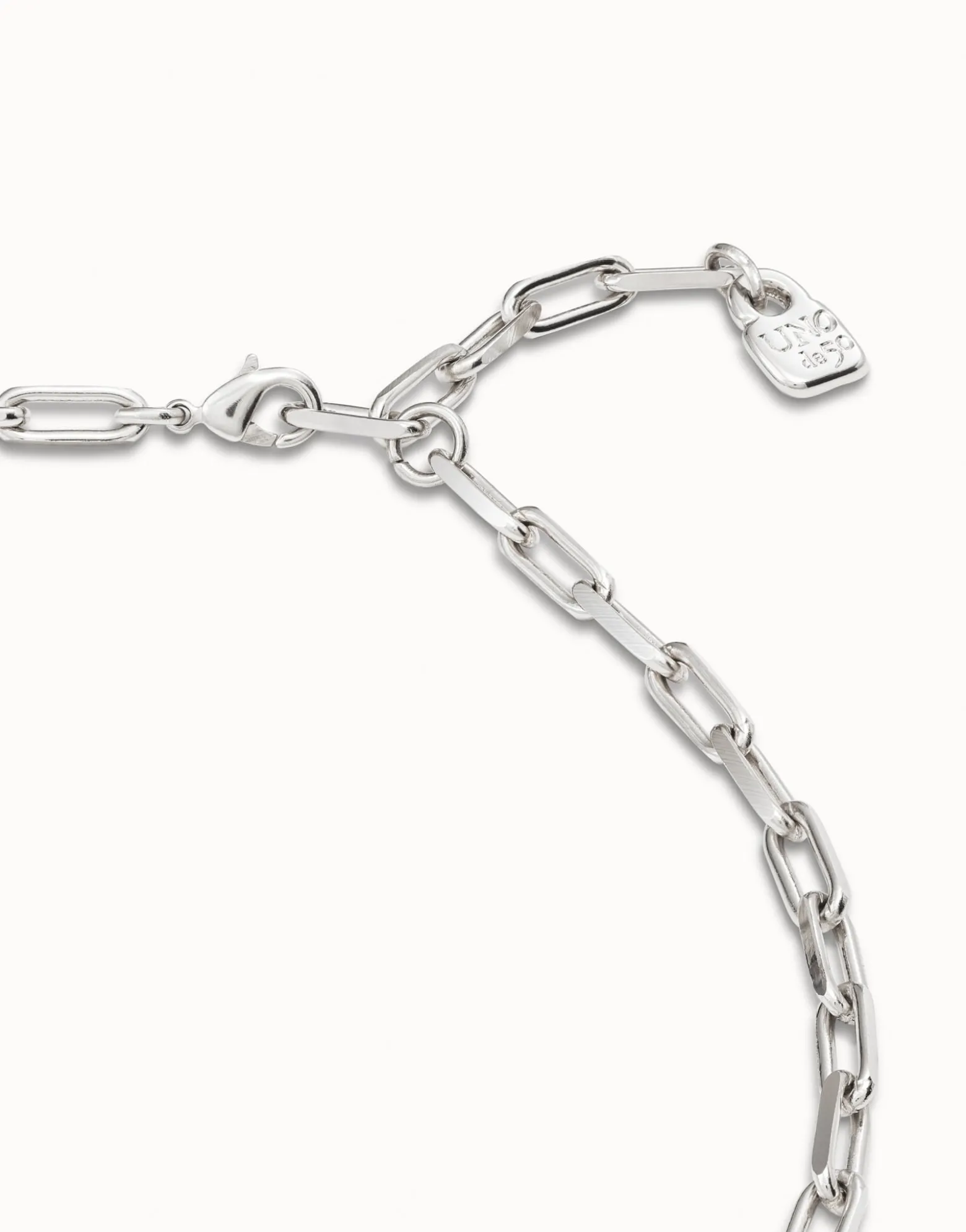 Cadena corta bañado en plata de ley