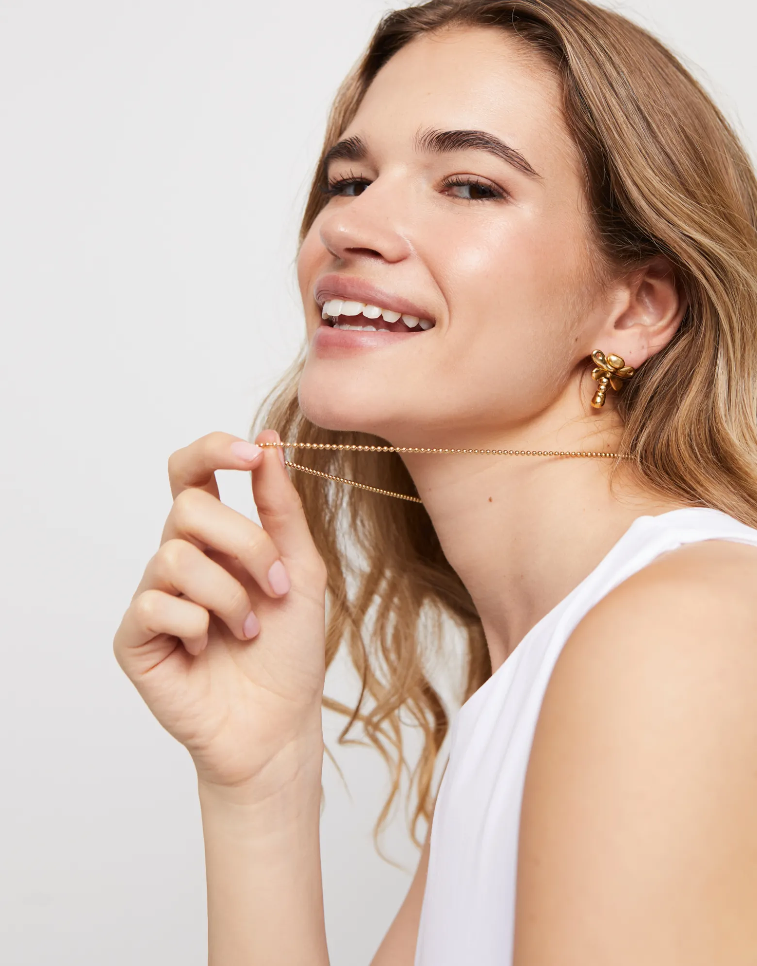 Cadena media con bolas bañada en oro 18k