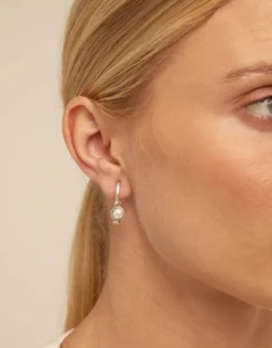Charm de piercing bañado en plata de ley de círculo y perla