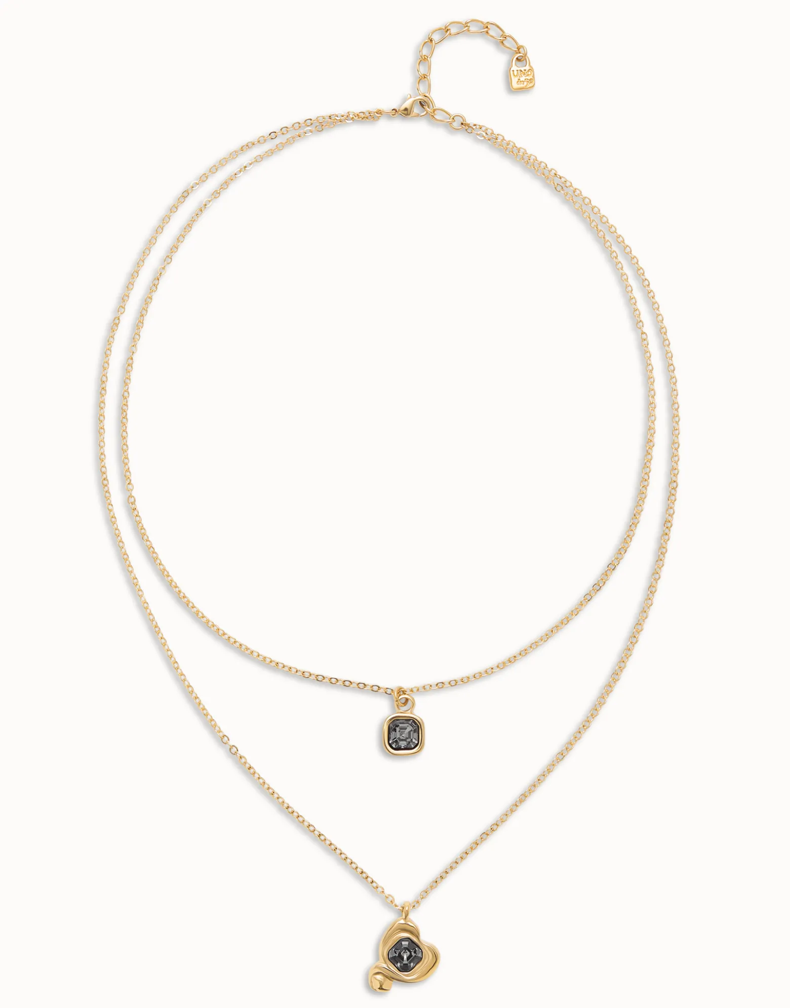 Colgante bañado en oro 18k con doble cadena y corazones con cristal negro