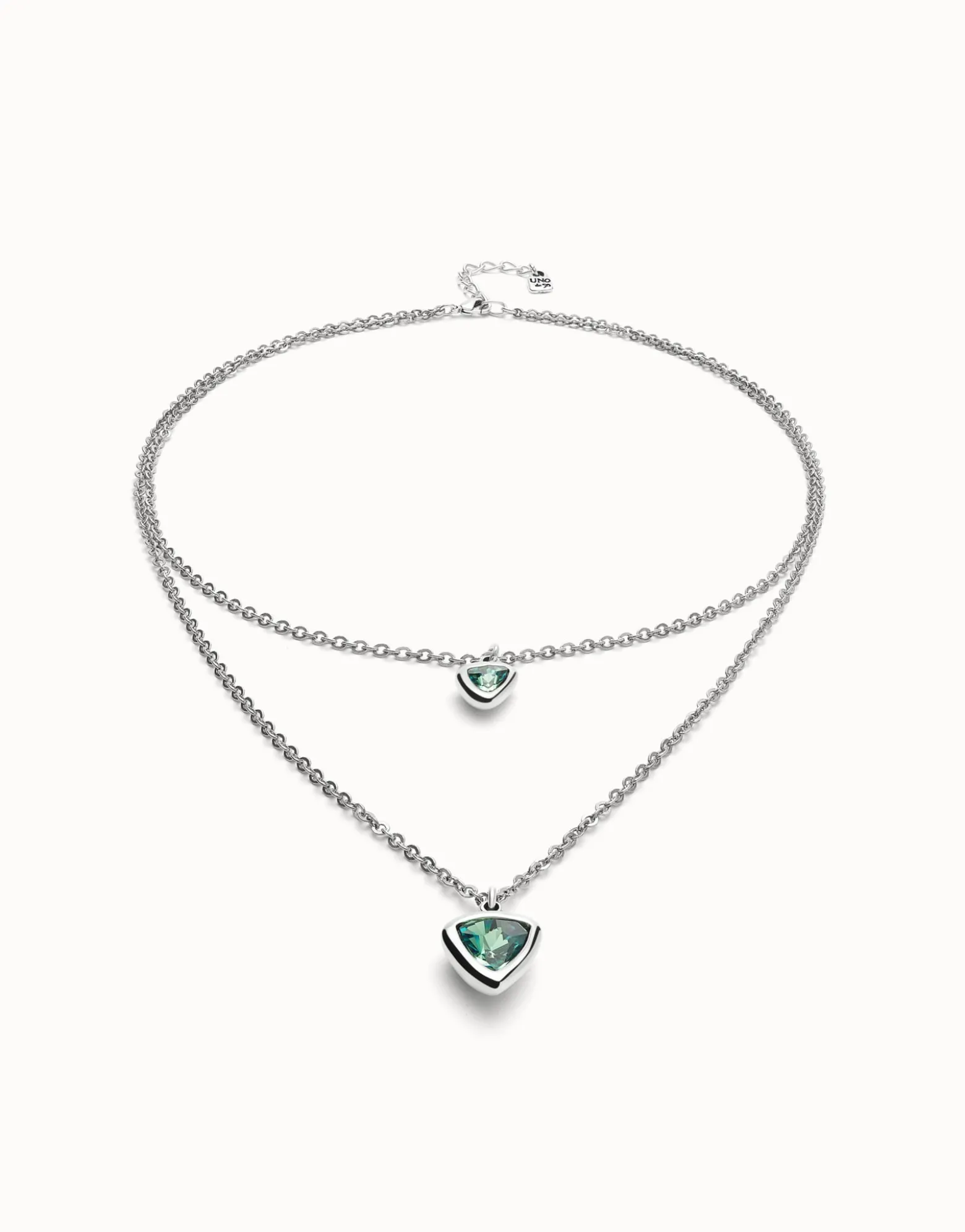 Colgante bañado en plata de ley con doble cadena y triángulos de cristal