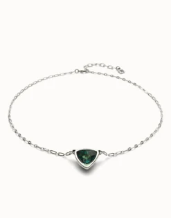 Colgante bañado en plata de ley de eslabones con triangulo y cristal verde